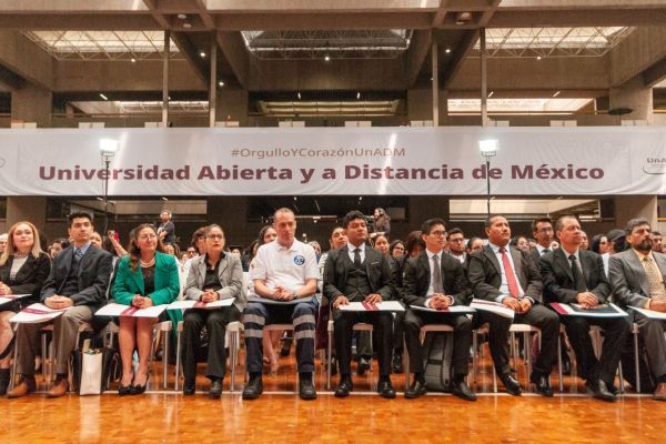 02-graduados-reconocimientoE1D666B4-0510-4FBB-DB64-206467A498C2.jpg